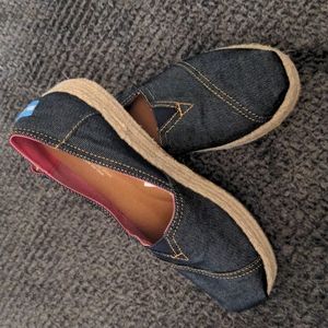 Toms Alpargatas Navy Denim Platform slip ons size 7.5W
